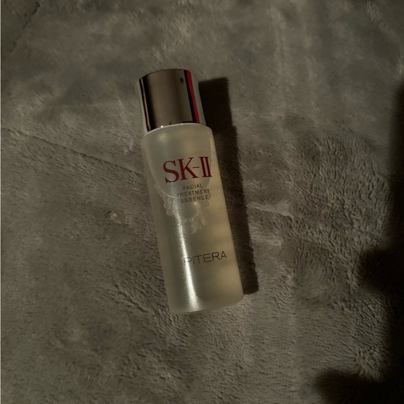 Red and Silver Skincare Mask Set - Picture 2 of 11